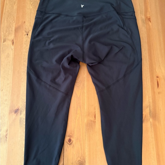 Old Navy Active Powersoft XL Petite High Rise Go-Dry Black cropped Leggings - Picture 2 of 6